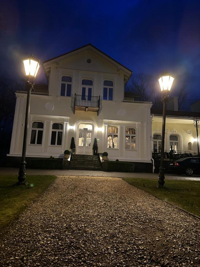 Hotel Dwor Na Wolicy Dębica Exterior foto